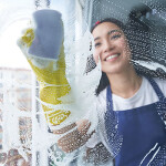 Les meilleures techniques et produits pour nettoyer les vitres sans traces au soleil au printemps