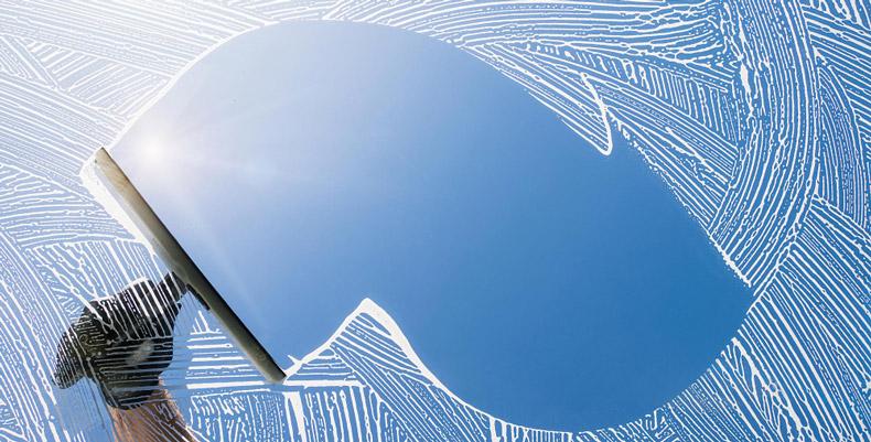 Éviter les traces de pluie sur les vitres : méthodes et astuces professionnelles